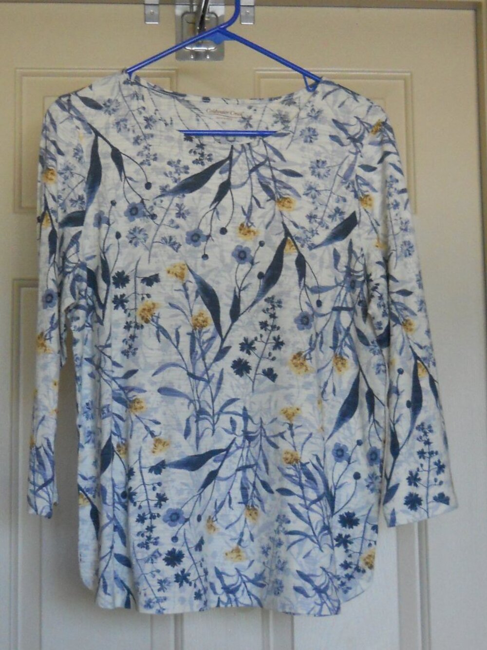 Blair Ladies Medium Blue Floral Wild Flower design 3/4 sleeve - like new